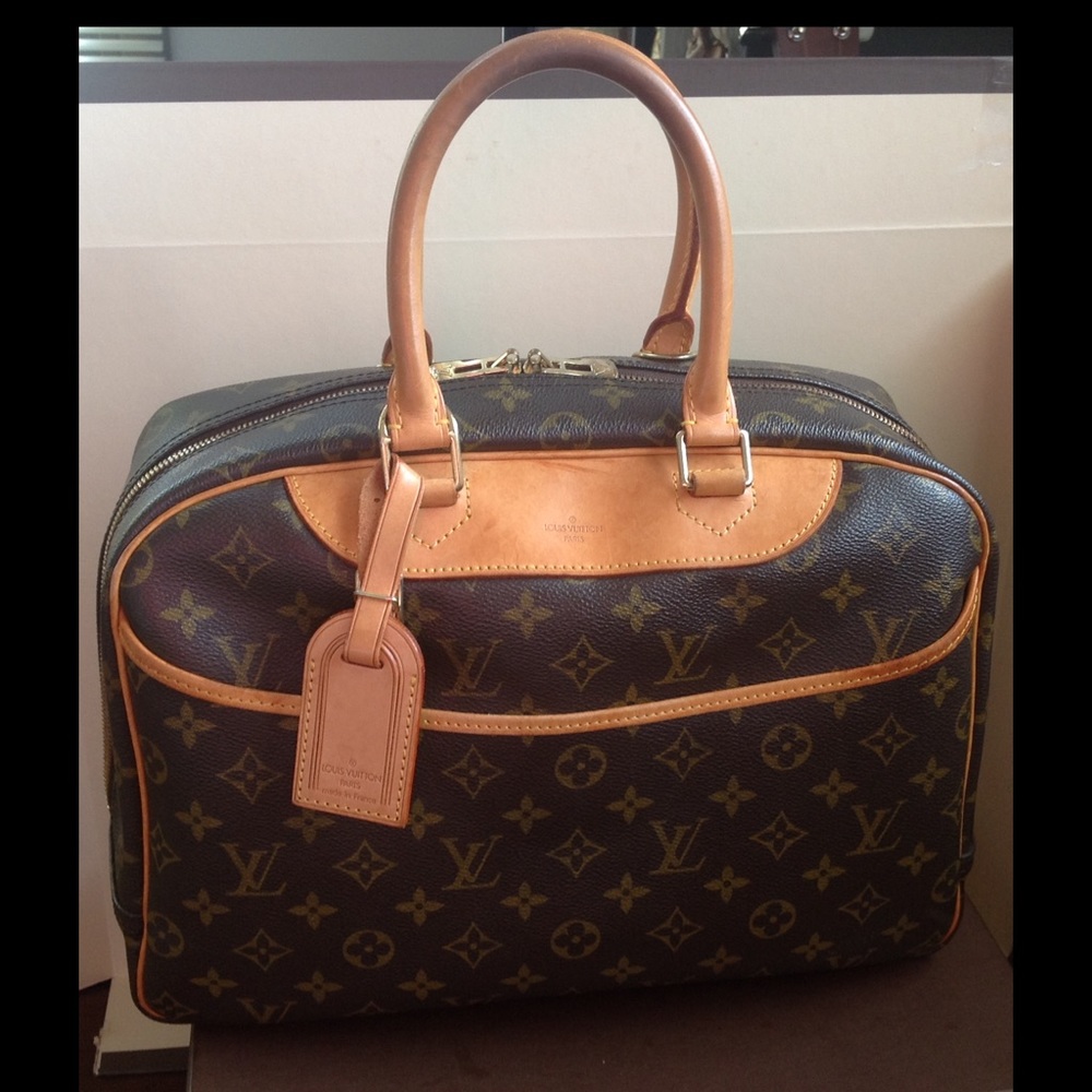 100%Authentic Louis Vuitton Deauville with HangTag